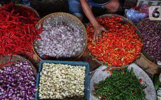Harga Cabai Tembus Rp200 Ribu per Kg April 2026, Ibu Rumah Tangga Demo di Depan Kantor Gubernur, Ekonom: 'Ini Gagal Panen atau Main-main?'
