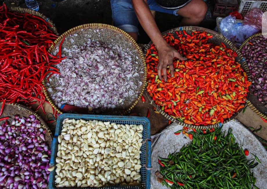 Harga Cabai Tembus Rp200 Ribu per Kg April 2026, Ibu Rumah Tangga Demo di Depan Kantor Gubernur, Ekonom: 'Ini Gagal Panen atau Main-main?'